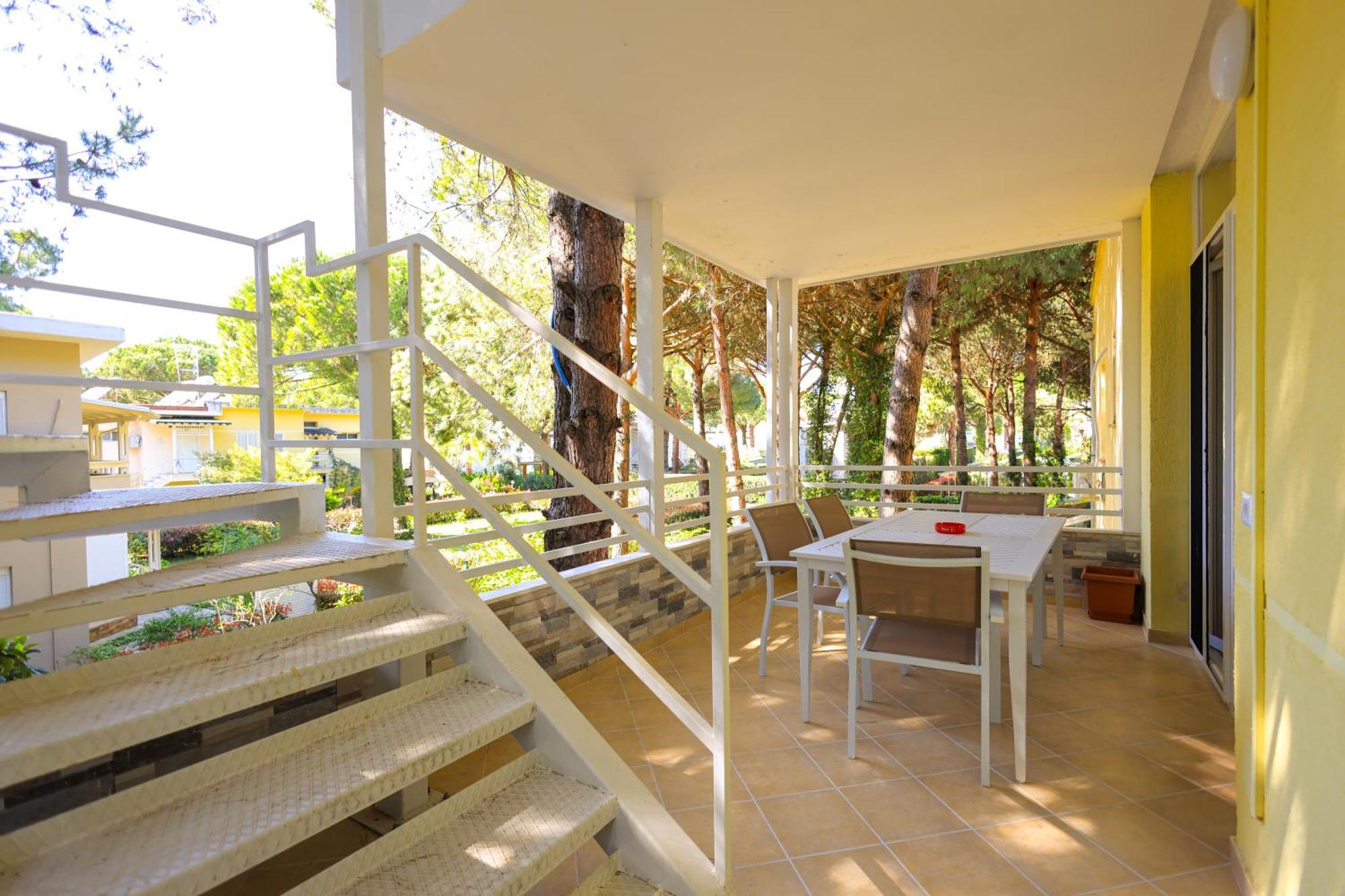 Grandstay Villa Perla Resort Дуррес Екстер'єр фото