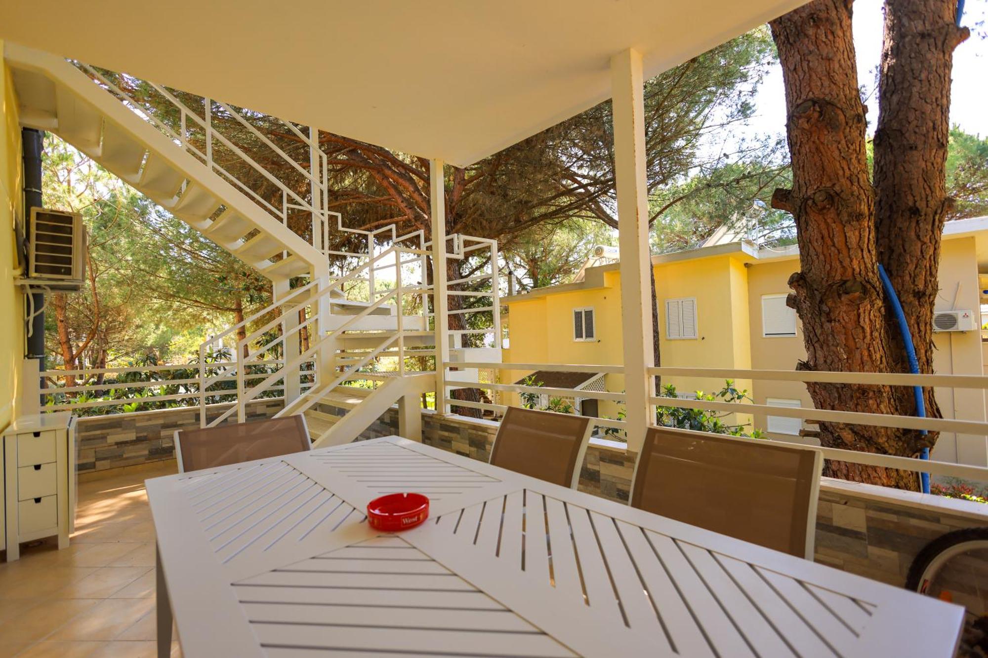 Grandstay Villa Perla Resort Дуррес Екстер'єр фото