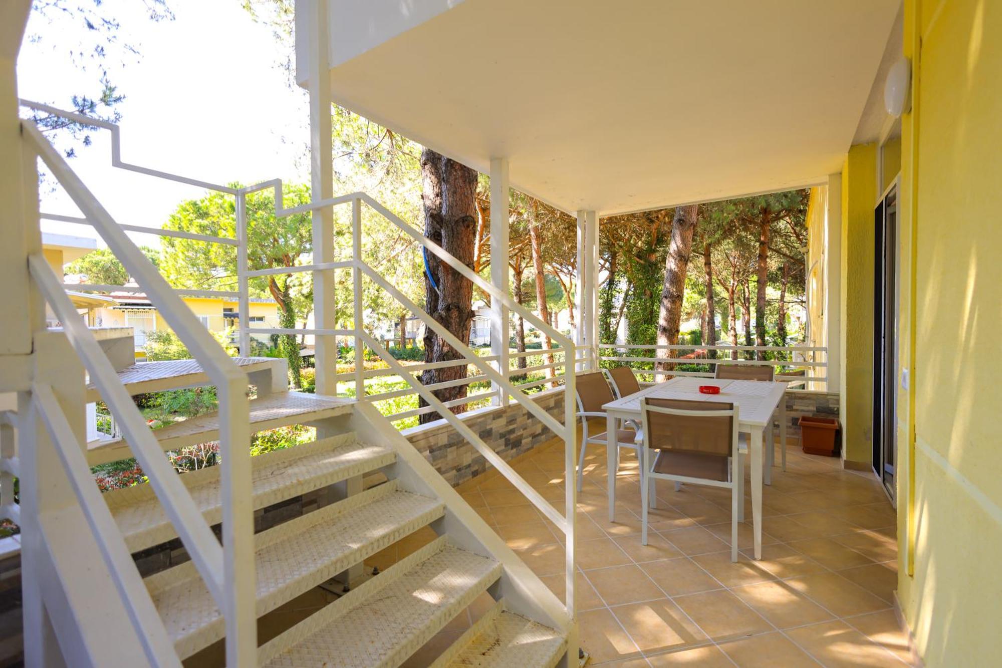 Grandstay Villa Perla Resort Дуррес Екстер'єр фото