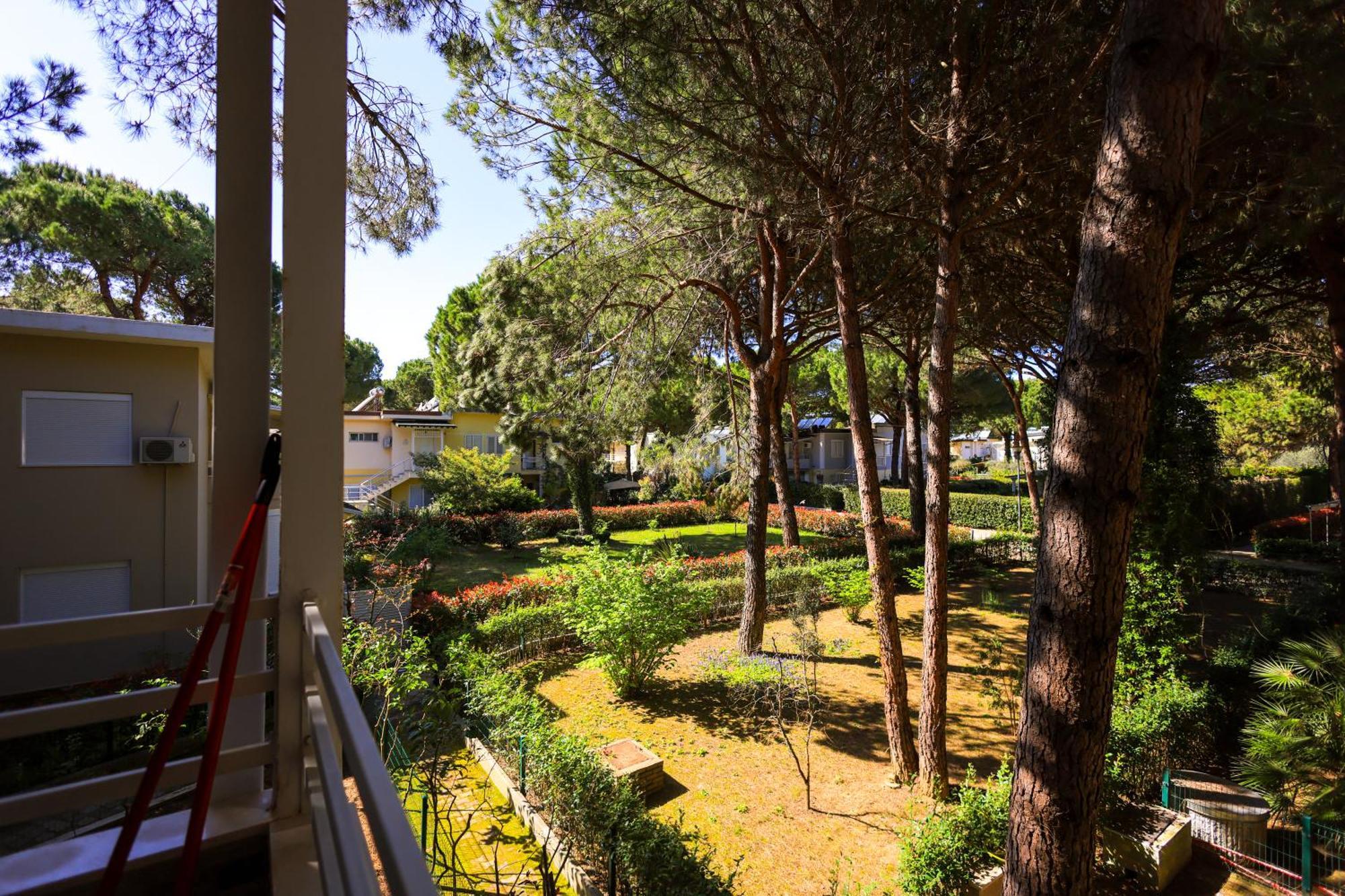 Grandstay Villa Perla Resort Дуррес Екстер'єр фото