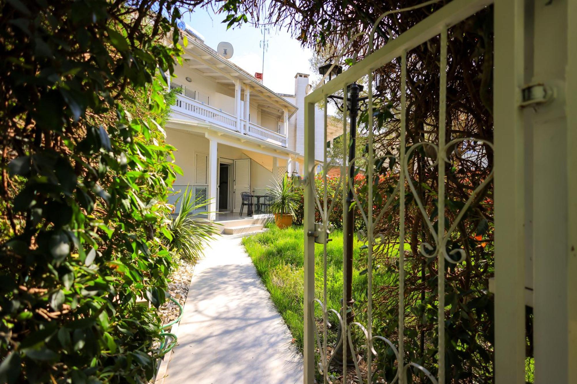Grandstay Villa Perla Resort Дуррес Екстер'єр фото